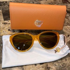 Tory Burch 😎